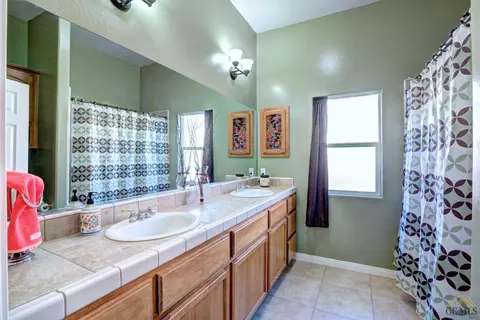 762 Pheasant Run Dr, Shafter, CA 93263 photo 14