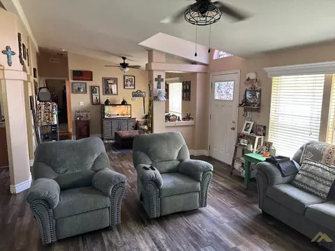 27550 Cypress St, Taft, CA 93268 photo 5