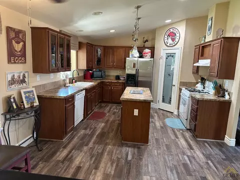 27550 Cypress St, Taft, CA 93268 photo 6