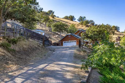 29521 Buckeye Ct, Tehachapi, CA 93561 photo 3