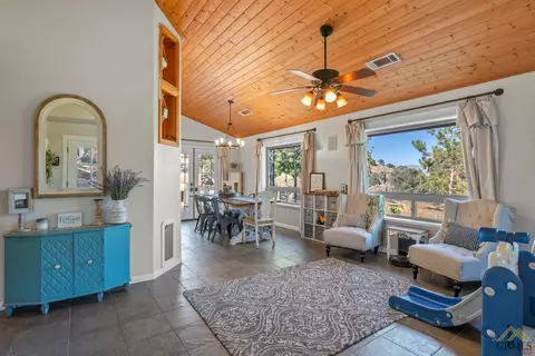 29521 Buckeye Ct, Tehachapi, CA 93561 photo 13