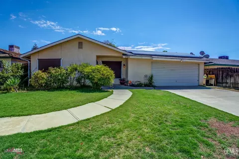 704 Iris St, Bakersfield, CA 93308 photo 4
