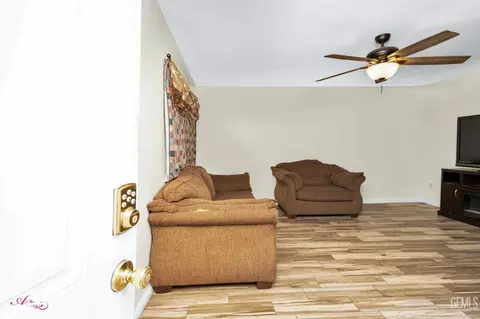 704 Iris St, Bakersfield, CA 93308 photo 21