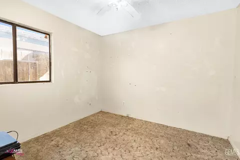 704 Iris St, Bakersfield, CA 93308 photo 23