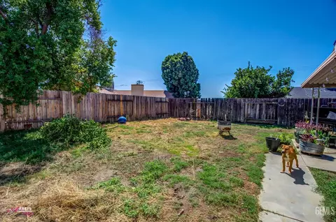 704 Iris St, Bakersfield, CA 93308 photo 6