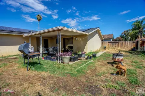 704 Iris St, Bakersfield, CA 93308 photo 9