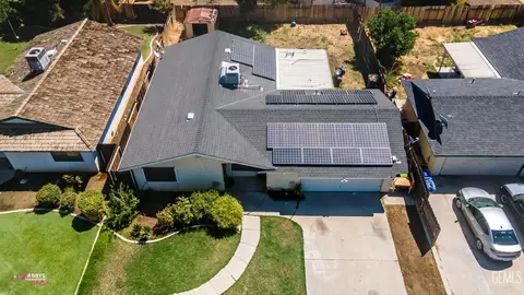 704 Iris St, Bakersfield, CA 93308 photo 13