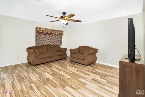 704 Iris St, Bakersfield, CA 93308 photo 27