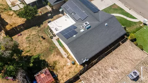 704 Iris St, Bakersfield, CA 93308 photo 16
