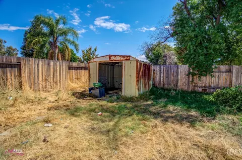 704 Iris St, Bakersfield, CA 93308 photo 7