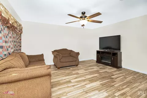 704 Iris St, Bakersfield, CA 93308 photo 29