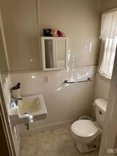 27545 Cypress St, Taft, CA 93268 photo 8