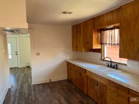 507 D St, Taft, CA 93268 photo 7