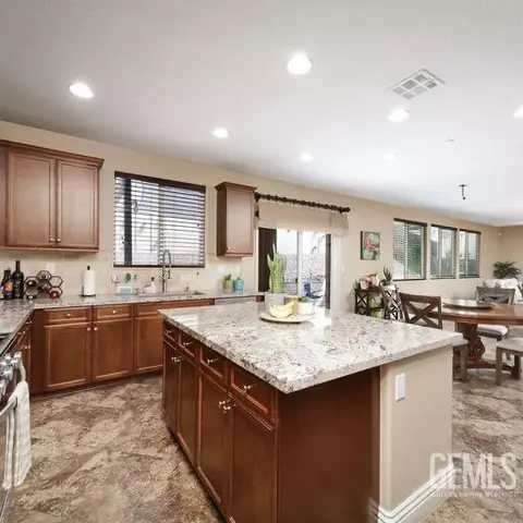 9510 Poseidon St, Bakersfield, CA 93306 photo 8