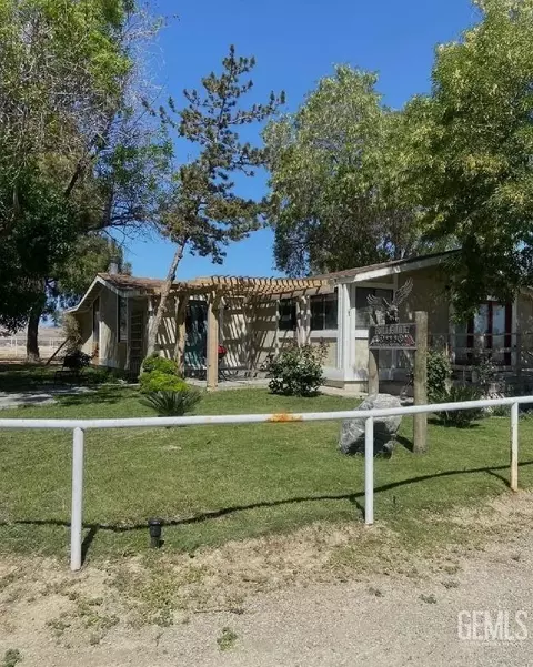 27108 Valley West Dr, Taft, CA 93268 photo 1