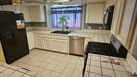601 Jess St, Arvin, CA 93203 photo 3