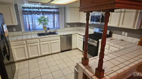 601 Jess St, Arvin, CA 93203 photo 2