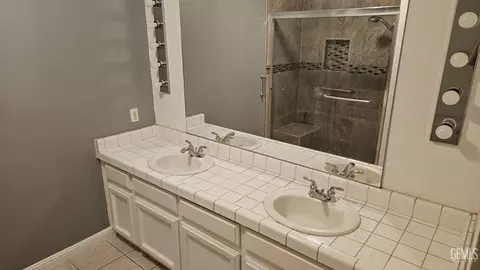 601 Jess St, Arvin, CA 93203 photo 5