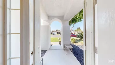 9507 Lanneau Ct, Bakersfield, CA 93311 photo 6