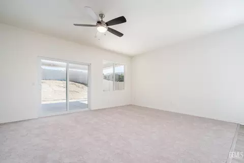 7821 Raspberry Ave, Bakersfield, CA 93313 photo 2