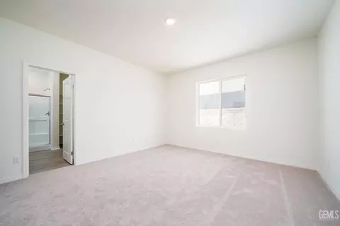 7821 Raspberry Ave, Bakersfield, CA 93313 photo 6