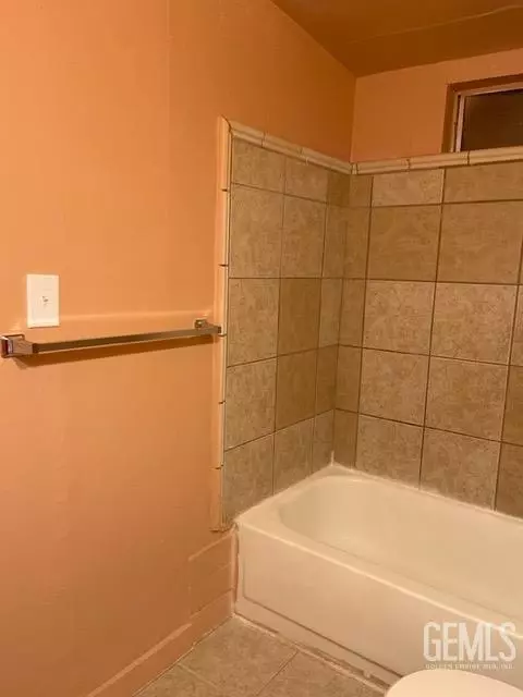 215 Oak St, Taft, CA 93268 photo 7