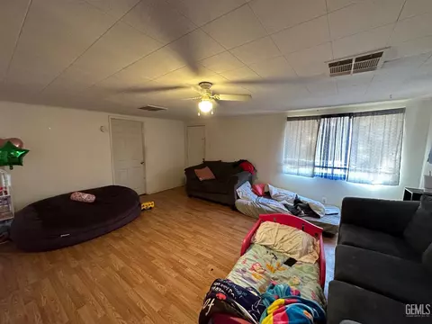 314 Tyler St, Taft, CA 93268 photo 5