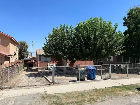 314 Tyler St, Taft, CA 93268 photo 2