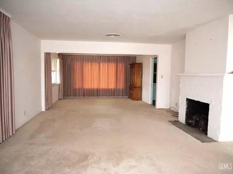 1111 18th Ave, Delano, CA 93215 photo 2