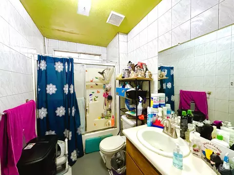 321 Heard Ct, Arvin, CA 93203 photo 3