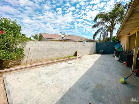 321 Heard Ct, Arvin, CA 93203 photo 6