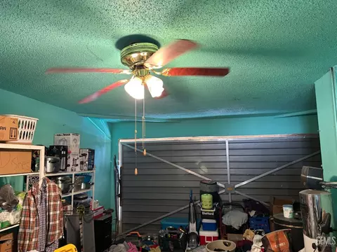 321 Heard Ct, Arvin, CA 93203 photo 5