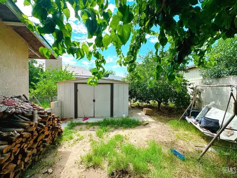 321 Heard Ct, Arvin, CA 93203 photo 7