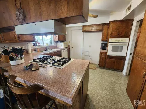 402 A St, Taft, CA 93268 photo 9