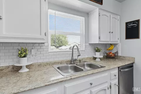 1325 Carson Ave, Bakersfield, CA 93304 photo 21