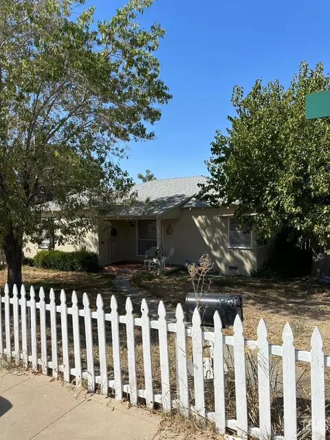 700 B St, Taft, CA 93268 photo 1