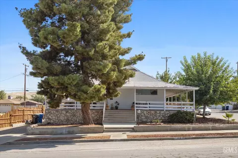 227 D St, Taft, CA 93268 photo 2