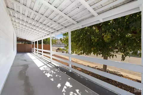 227 D St, Taft, CA 93268 photo 9