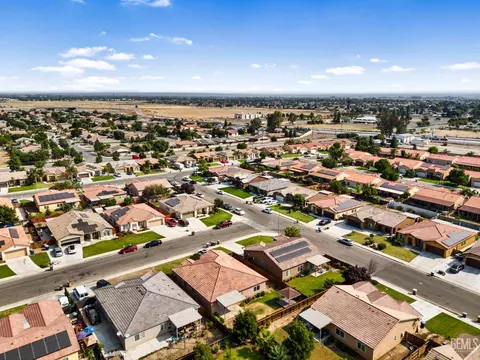 2305 Lebow Ct, Bakersfield, CA 93313 photo 4