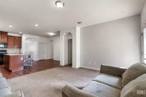 2305 Lebow Ct, Bakersfield, CA 93313 photo 9