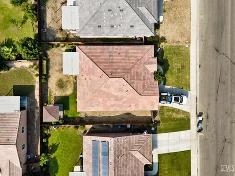 2305 Lebow Ct, Bakersfield, CA 93313 photo 3