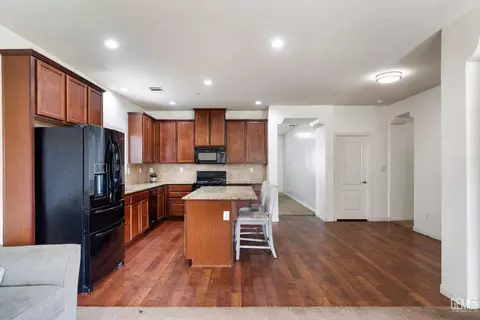 2305 Lebow Ct, Bakersfield, CA 93313 photo 8