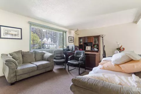 1949 E Ash Ave, Tulare, CA 93274 photo 8