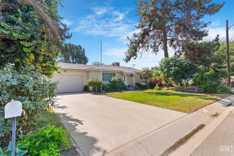 1949 E Ash Ave, Tulare, CA 93274 photo 3