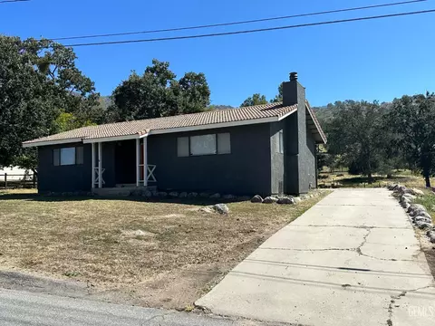 17820 Hambletonian Dr, Tehachapi, CA 93561 photo 2
