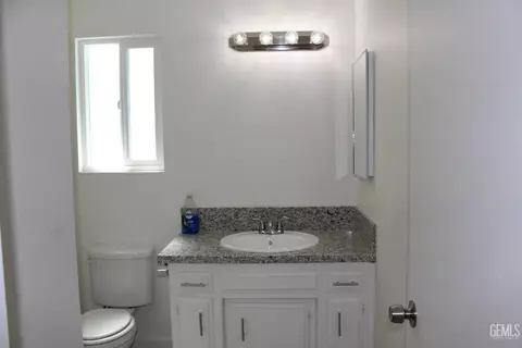 9049 Eucalyptus Dr, Bakersfield, CA 93306 photo 3