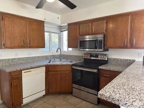 9049 Eucalyptus Dr, Bakersfield, CA 93306 photo 15