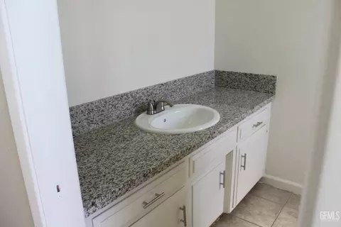 9049 Eucalyptus Dr, Bakersfield, CA 93306 photo 9