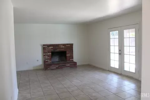 9049 Eucalyptus Dr, Bakersfield, CA 93306 photo 2
