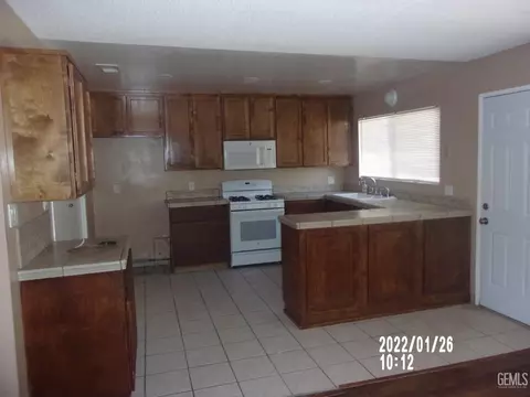 312 E San Emidio St, Taft, CA 93268 photo 5